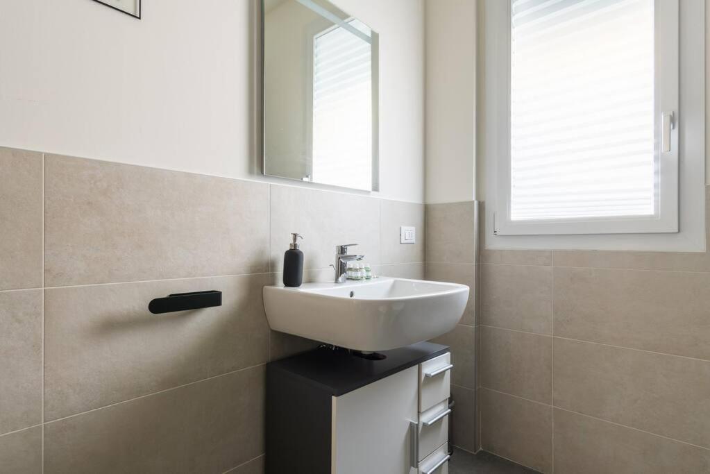 Appartement Kaizen House - Bilocale De Angeli à Milan Extérieur photo