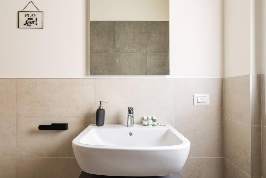 Appartement Kaizen House - Bilocale De Angeli à Milan Extérieur photo